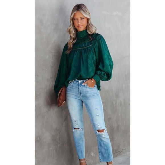 Vici smocked mock neck blouse size small NWT - Picture 3 of 3